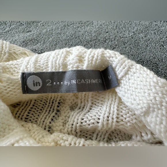 In2 by InCASHMERE - Cable Knit Sweater w Pearl Embellishments - Size M - Picture 4 of 9